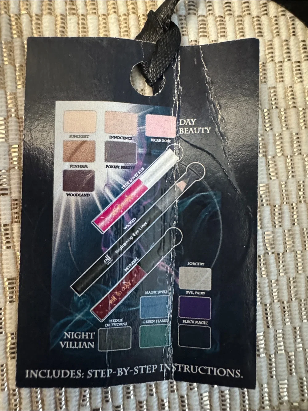 e.l.f. Disney Good vs Evil Beauty Book - sleeping beauty/maleficent